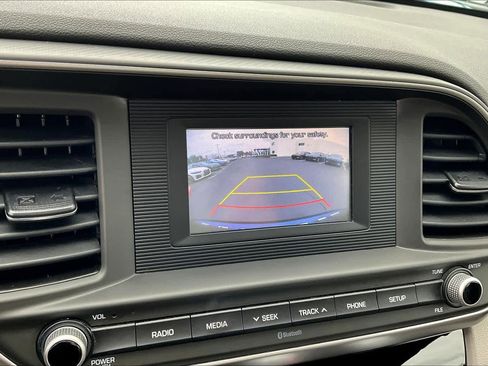 Used 2019 Hyundai Elantra SE image 24