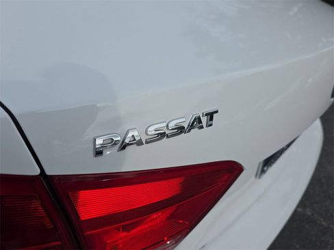 Used 2015 Volkswagen Passat 1.8T Limited Edition image 5