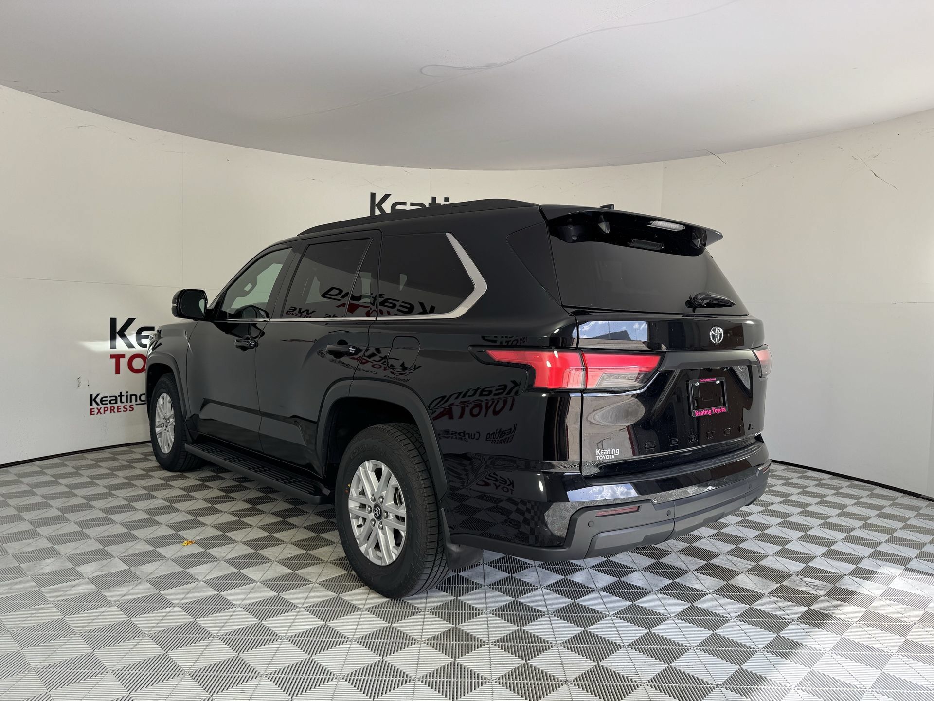 Certified 2025 Toyota Sequoia SR5 AWD/4WD image 8