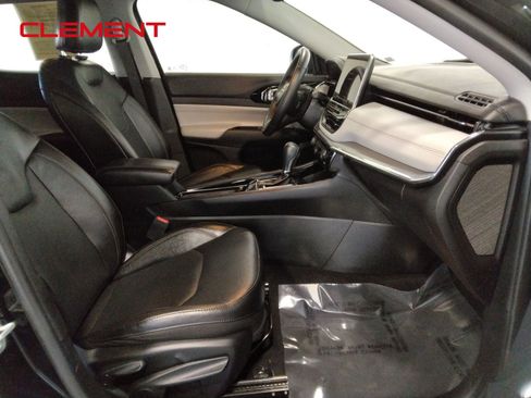 Used 2022 Jeep Compass Limited image 39