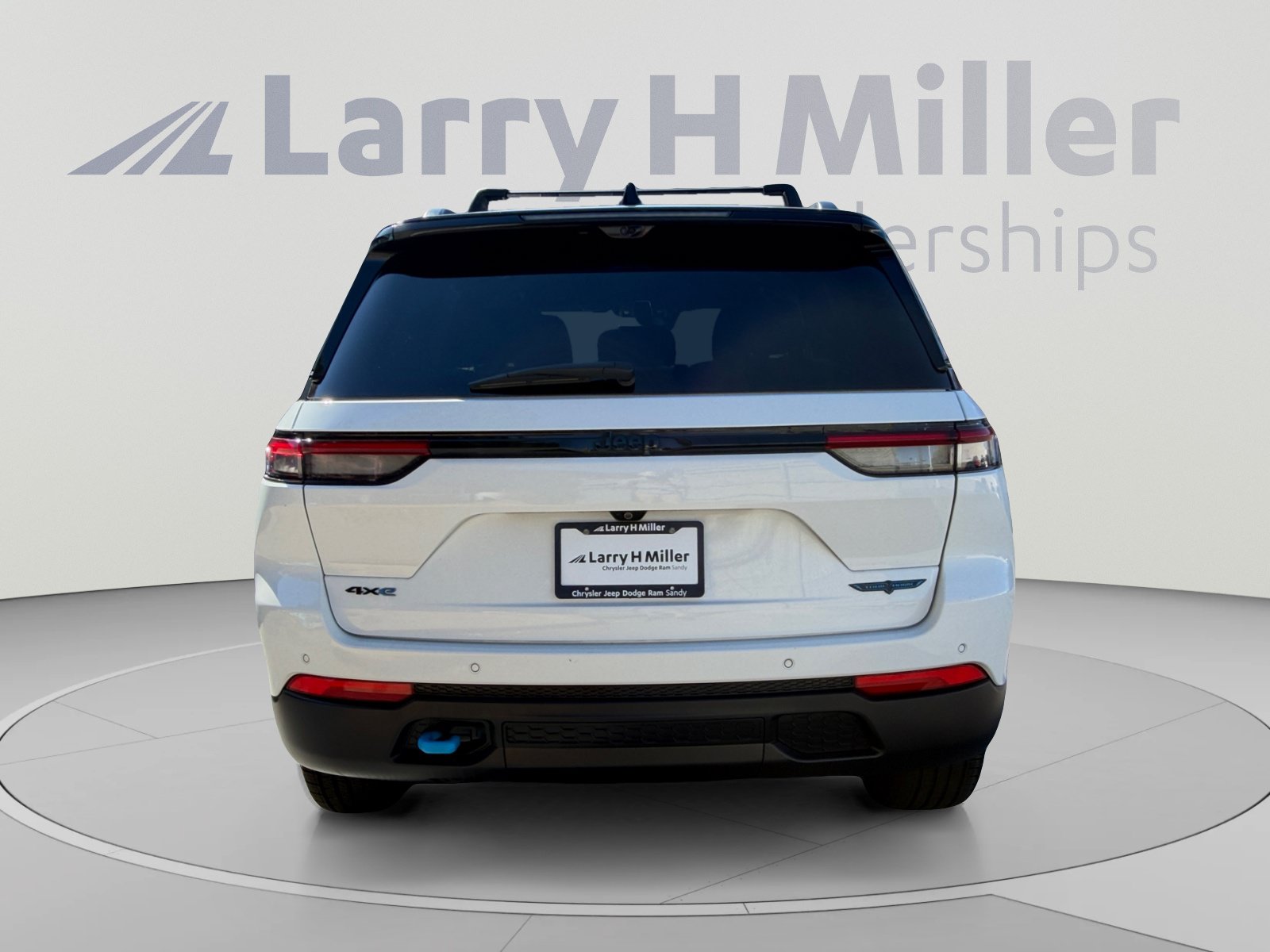 Used 2023 Jeep Grand Cherokee Trailhawk w/ Luxury Tech Group III AWD/4WD image 4