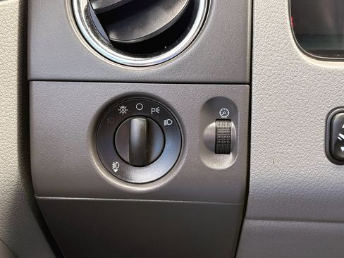 Used 2007 Ford F150 XLT image 14