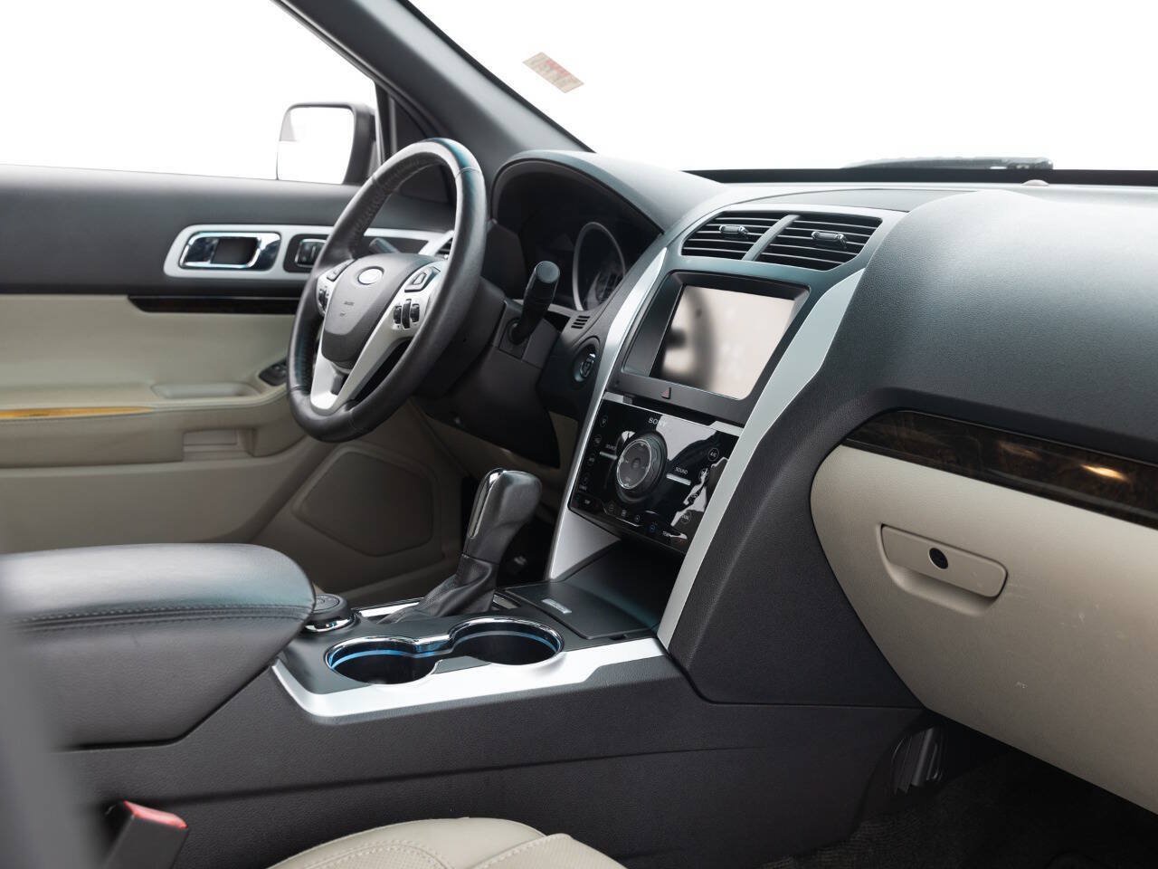Used 2015 Ford Explorer Limited w/ Equipment Group 301A AWD/4WD image 27