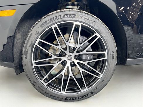 New 2026 Porsche Macan image 33