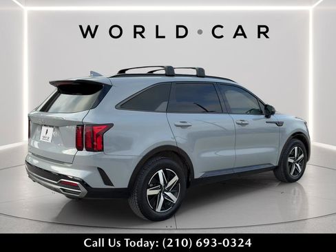 Used 2023 Kia Sorento EX w/ Panoramic Sunroof Package image 3