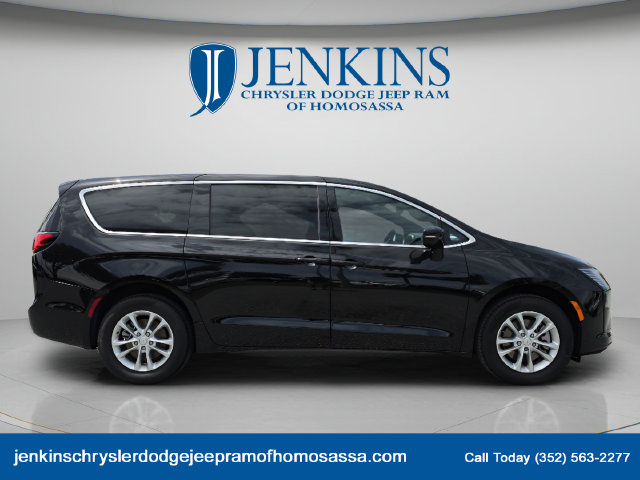 New 2027 Chrysler Pacifica Select w/ Family Tech Group AWD/4WD image 3