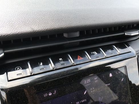 Used 2023 Jeep Grand Cherokee Altitude image 33