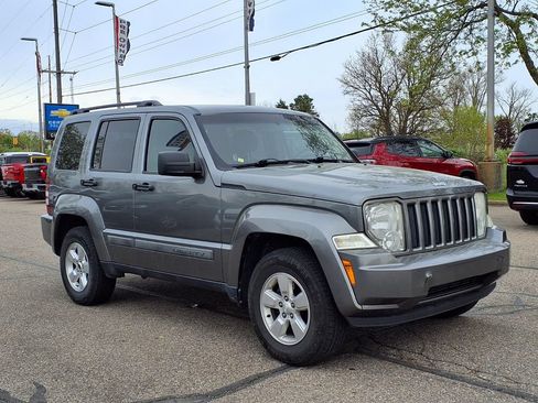 Used 2012 Jeep Liberty Sport w/ Popular Equipment Group AWD/4WD image 3