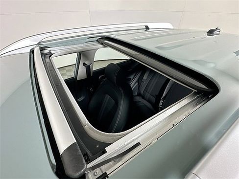 Certified 2025 Hyundai Venue SEL image 9