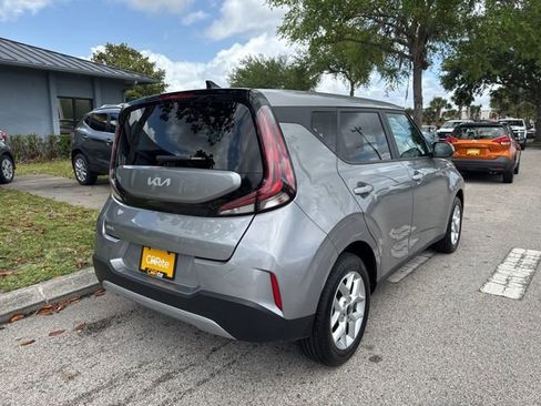 Used 2025 Kia Soul LX w/ LX Technology Package FWD image 7