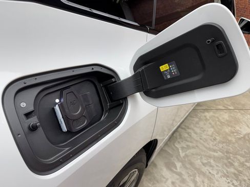 New 2026 BMW iX xDrive60 w/ Premium Package image 28