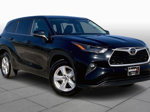 Certified 2024 Toyota Highlander LE image 3