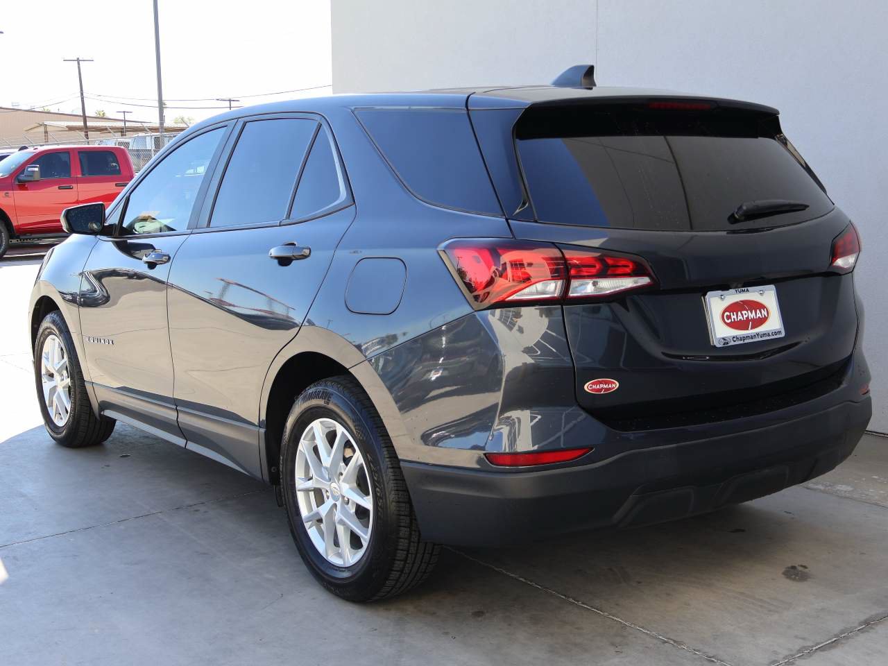 Used 2022 Chevrolet Equinox LS w/ LS Convenience Package FWD image 3