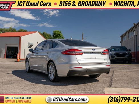 Used 2019 Ford Fusion SE FWD image 3