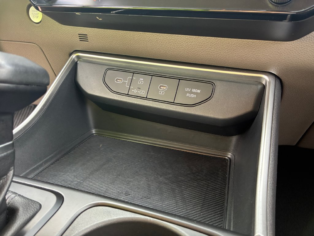 Used 2025 Kia Carnival FWD image 20