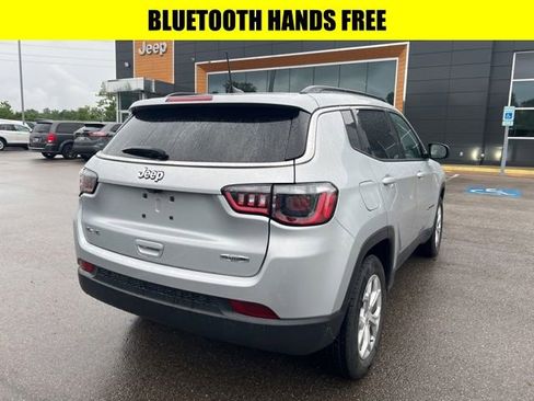 Used 2024 Jeep Compass Latitude AWD/4WD image 3