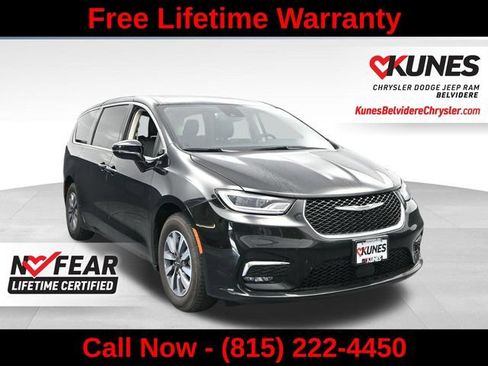Used 2024 Chrysler Pacifica Limited FWD image 1