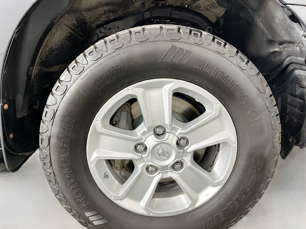 Used 2019 Toyota Sequoia SR5 AWD/4WD image 38