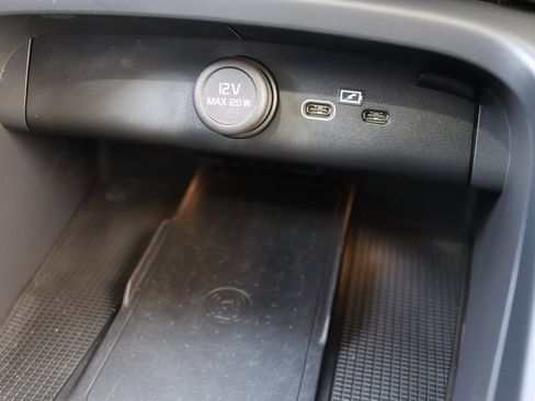 Used 2023 Volvo XC40 B5 Ultimate w/ Protection Package Premier image 15