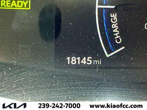 Used 2025 Toyota Camry LE w/ Convenience Package image 39