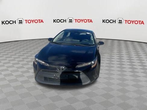 Used 2023 Toyota Corolla LE image 6