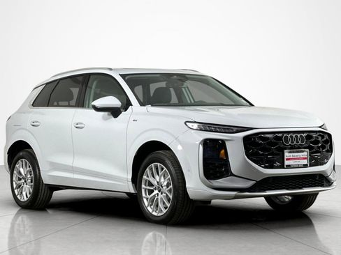 New 2026 Audi Q3 quattro 2.0T image 2