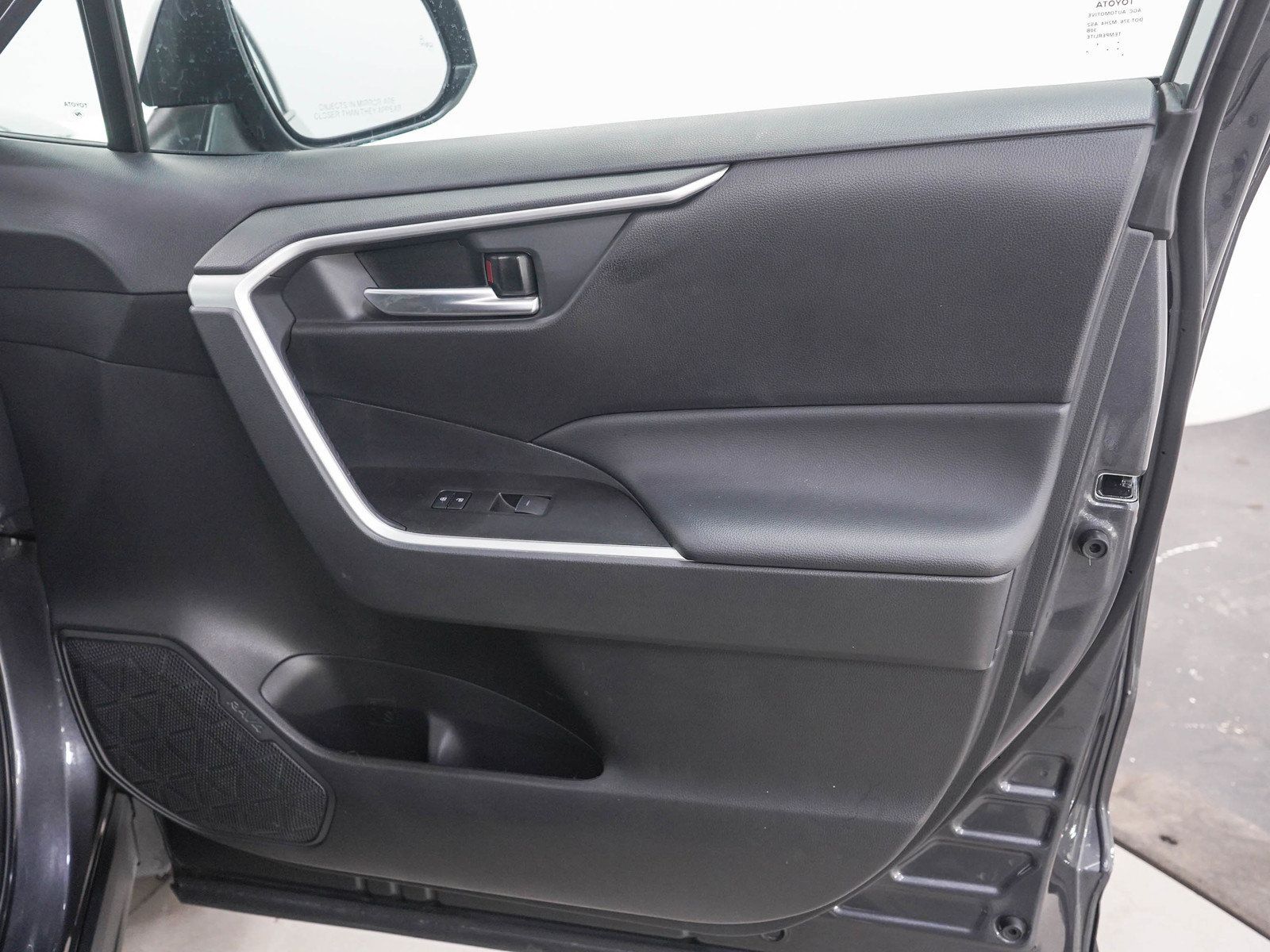 Used 2025 Toyota RAV4 XLE w/ Convenience Package AWD/4WD image 12