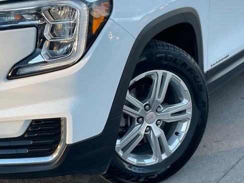 Used 2024 GMC Terrain SLE image 8