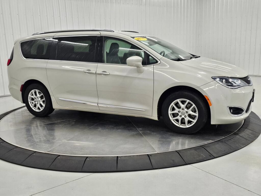 Used 2020 Chrysler Pacifica Touring-L FWD image 7