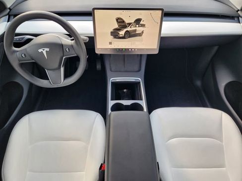 Used 2025 Tesla Model Y Long Range AWD/4WD image 26