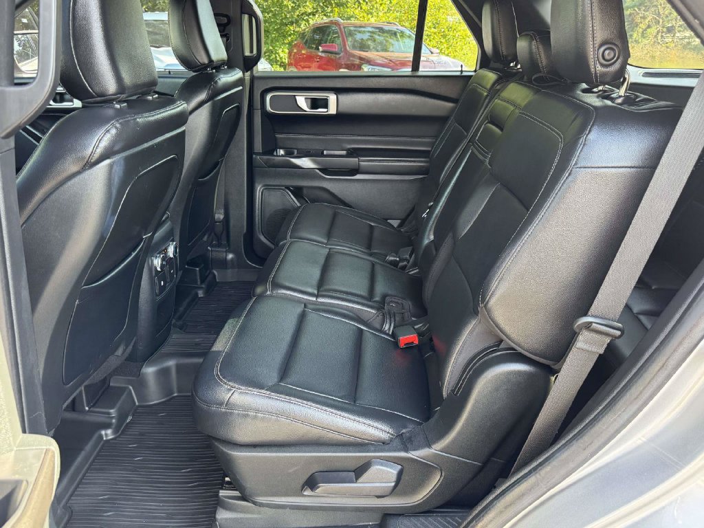 Used 2020 Ford Explorer XLT w/ Equipment Group 202A AWD/4WD image 19