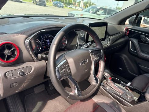 Used 2025 Chevrolet Blazer RS FWD image 4