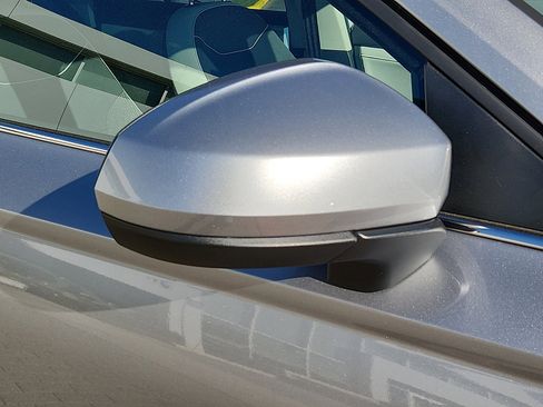 New 2026 Volkswagen Taos SE image 7