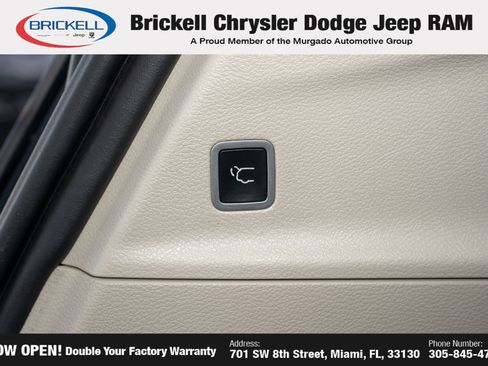 Used 2019 Chrysler Pacifica Limited w/ Advanced Safetytec Group FWD image 12