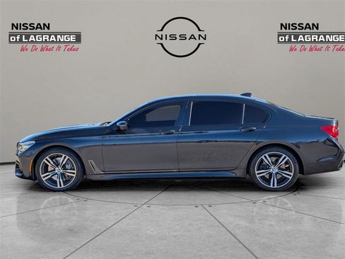 Used 2017 BMW 750i image 7