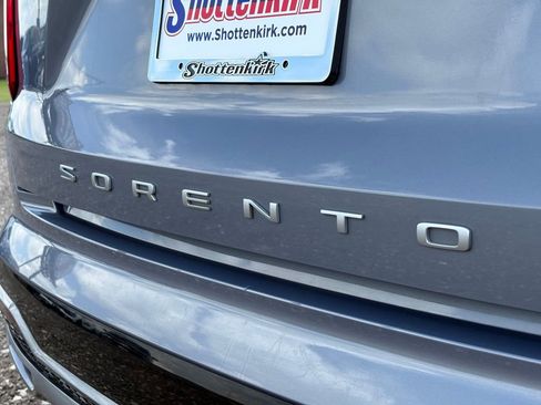 Used 2022 Kia Sorento SX image 10