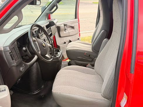 Used 2018 Chevrolet Express 3500 w/ Power Convenience Package RWD image 16