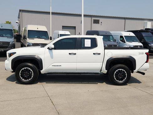 Used 2025 Toyota Tacoma TRD Off-Road AWD/4WD image 36