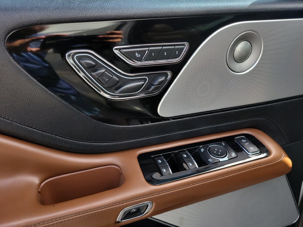 Certified 2023 Lincoln Aviator Reserve w/ Equipment Group 201A RWD image 13