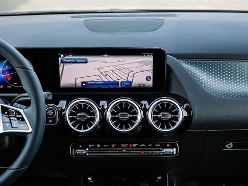 New 2025 Mercedes-Benz GLA 250 image 11