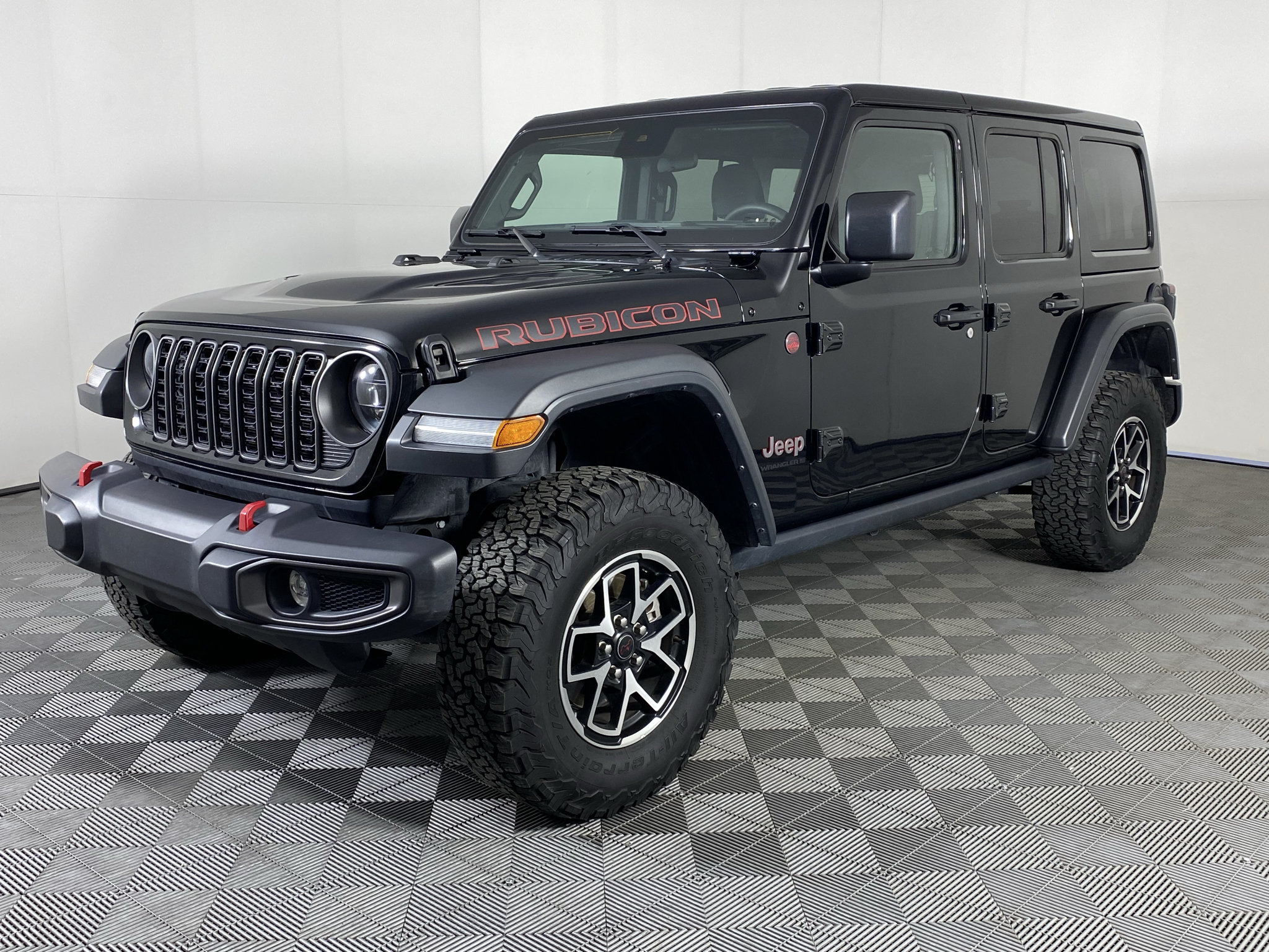Used 2025 Jeep Wrangler Unlimited Rubicon AWD/4WD image 2