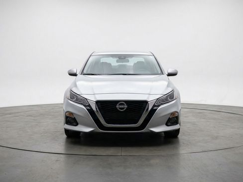 Used 2025 Nissan Altima 2.5 SV image 2