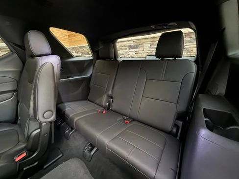Used 2023 Chevrolet Traverse RS AWD/4WD image 38
