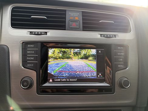 Used 2015 Volkswagen Golf SE w/ Lighting Package FWD image 34
