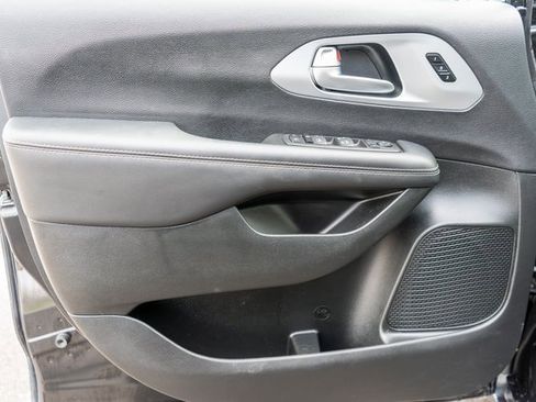 Used 2023 Chrysler Pacifica Touring-L w/ S Appearance Package image 20