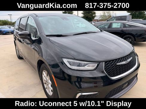 Used 2023 Chrysler Pacifica Touring-L FWD image 5