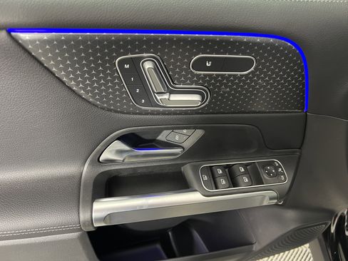 Used 2025 Mercedes-Benz GLB 250 4MATIC image 18
