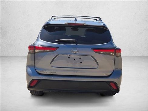 Used 2021 Toyota Highlander XLE FWD image 7