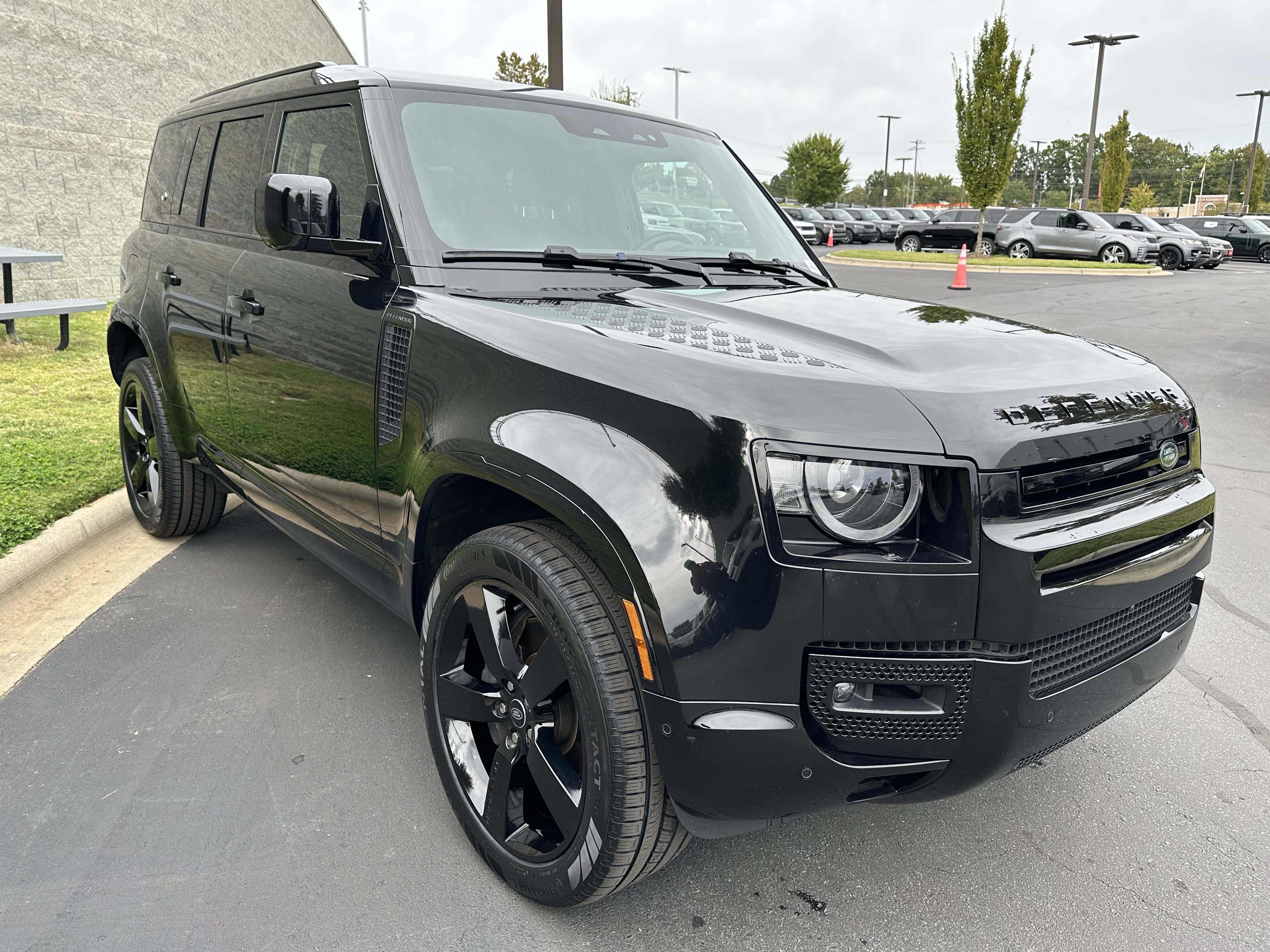 Certified 2024 Land Rover Defender 110 X-Dynamic SE AWD/4WD image 9