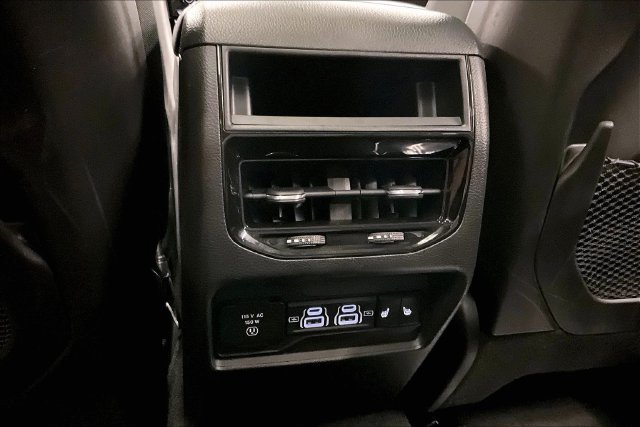 Used 2023 Jeep Grand Cherokee Limited w/ Black Appearance Package AWD/4WD image 32